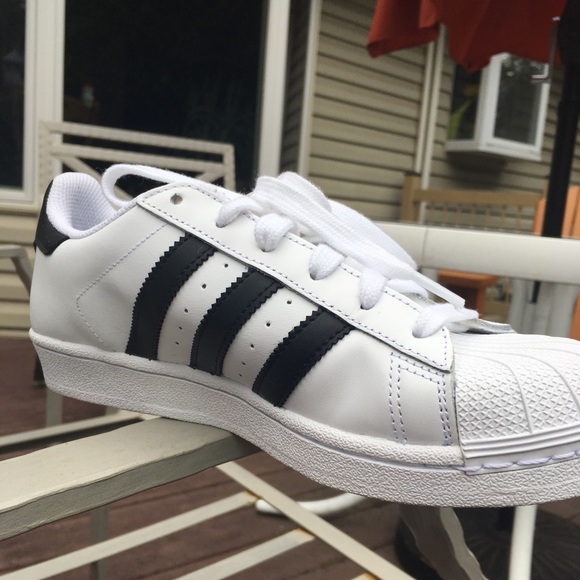 BRAND NEW Classic Adidas Superstars - Picture 7 of 7